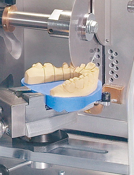Pin-Modell auf Gipssockel